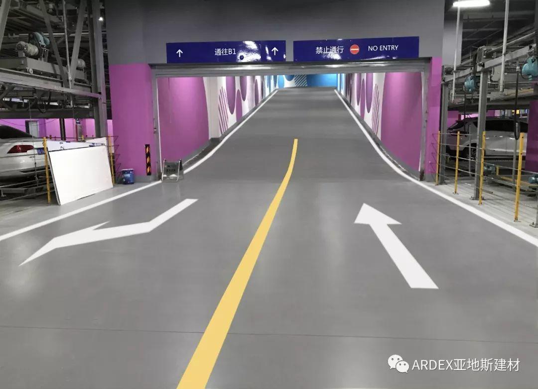 體驗升級！本色水泥基自流平系統重塑2萬平地下車庫，不僅僅是感官