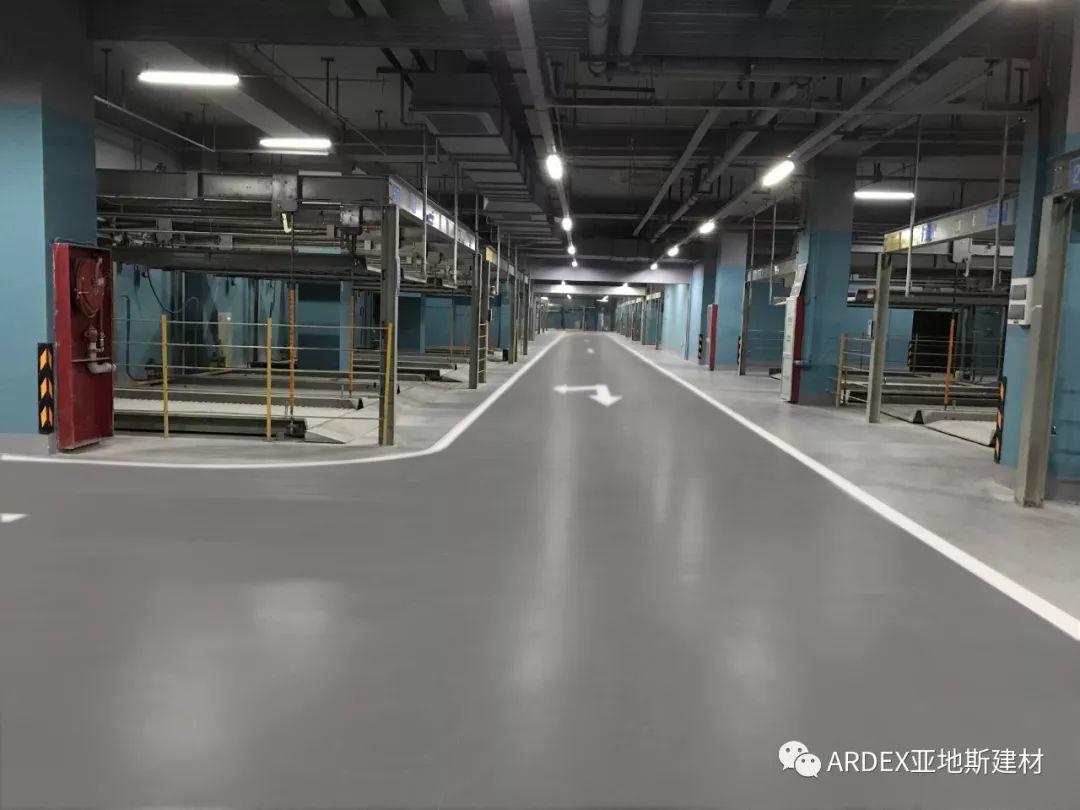 體驗升級！本色水泥基自流平系統重塑2萬平地下車庫，不僅僅是感官