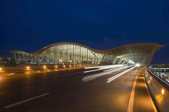 【案例分享】亞地斯雙系統(tǒng)打造質(zhì)感時(shí)尚交融的浦東機(jī)場(chǎng)長(zhǎng)時(shí)停車庫(kù) 【案例分享】亞地斯雙系統(tǒng)打造質(zhì)感時(shí)尚交融的浦東機(jī)場(chǎng)長(zhǎng)時(shí)停車庫(kù)