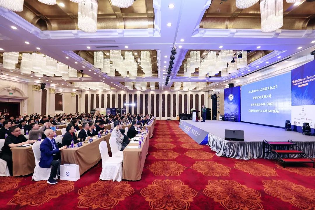 亞地斯集團榮獲中國陶瓷工業協會瓷磚粘貼技術專業委員會榮譽表彰 亞地斯集團榮獲中國陶瓷工業協會瓷磚粘貼技術專業委員會榮譽表彰