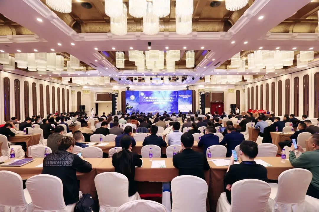 亞地斯集團榮獲中國陶瓷工業協會瓷磚粘貼技術專業委員會榮譽表彰 亞地斯集團榮獲中國陶瓷工業協會瓷磚粘貼技術專業委員會榮譽表彰