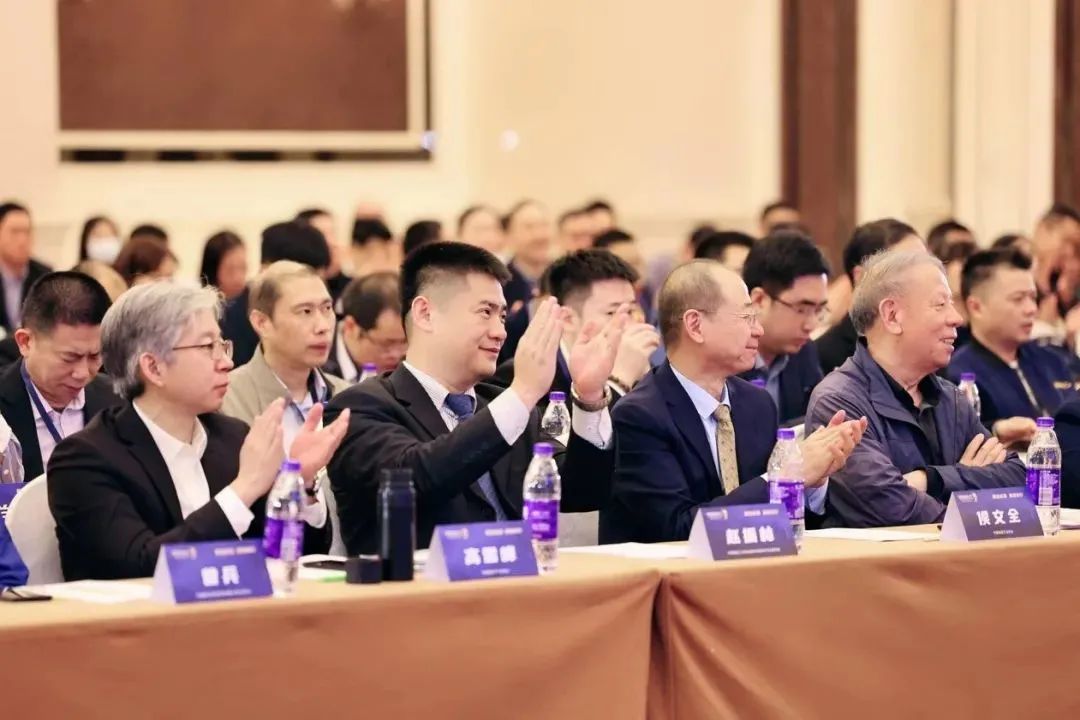 亞地斯集團榮獲中國陶瓷工業協會瓷磚粘貼技術專業委員會榮譽表彰 亞地斯集團榮獲中國陶瓷工業協會瓷磚粘貼技術專業委員會榮譽表彰